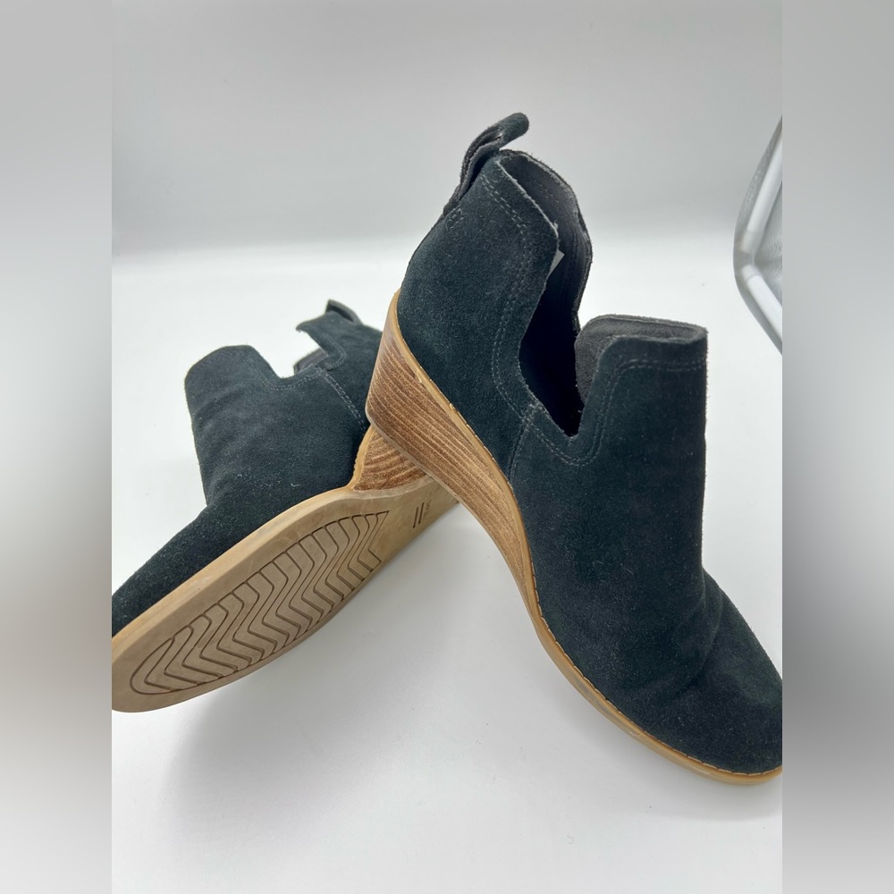 TOMS Kallie Black Suede Wedge Boot size 7.5